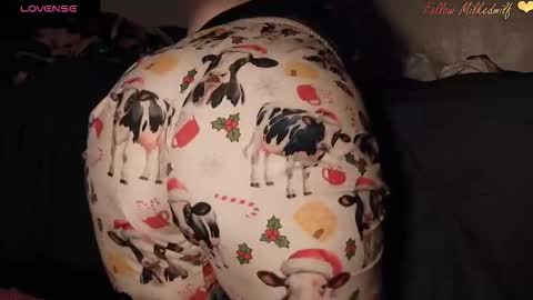 Snapshot of milkedmilf chatting on March 21, 8:19 am milkedmilf online show from March 21, 8:19 am