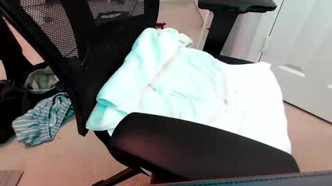 Snapshot of milkshake1_2 chatting on December 7, 12:30 am milkshake1_2 online show from December 7, 12:30 am