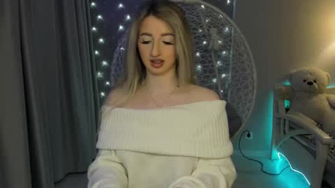 Snapshot of milky_waybaby chatting on October 5, 2:26 pm Vivian online show from October 5, 2:26 pm