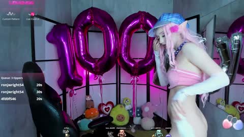 milky cute online show from January 24, 1:03 am