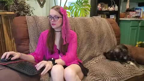 Snapshot of milkyseaofpeach chatting on December 16, 8:16 pm Peach Doll online show from December 16, 8:16 pm