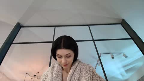 milla bella online show from March 8, 2:04 am