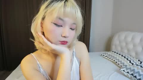 Snapshot of milla_waves chatting on October 10, 1:43 pm Milla or just Mi online show from October 10, 1:43 pm