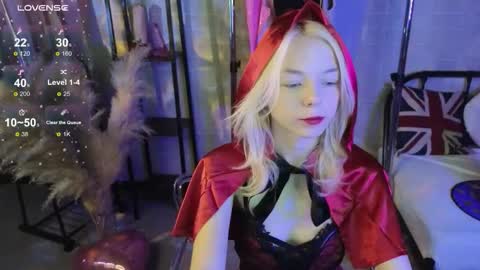 Snapshot of millaholt chatting on October 26, 8:31 am Hello Im Mila online show from October 26, 8:31 am