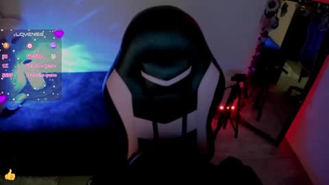 Snapshot of millandiux chatting on May 21, 2:40 am millandiux online show from May 21, 2:40 am