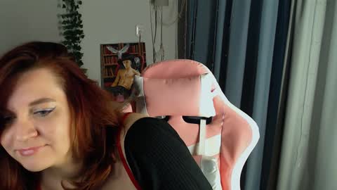Snapshot of millapoolys chatting on December 3, 6:17 pm Milla online show from December 3, 6:17 pm