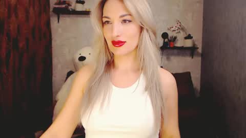 Snapshot of millaxqueen chatting on February 10, 3:32 pm MillaXQueen online show from February 10, 3:32 pm