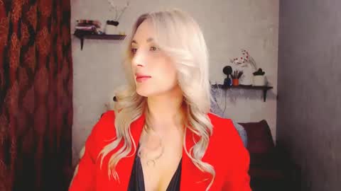 Snapshot of millaxqueen chatting on February 17, 2:37 pm MillaXQueen online show from February 17, 2:37 pm