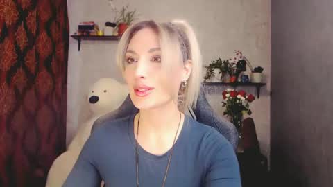 Snapshot of millaxqueen chatting on March 10, 9:53 am MillaXQueen online show from March 10, 9:53 am