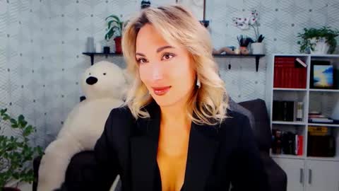 Snapshot of millaxqueen chatting on September 28, 9:36 am MillaXQueen online show from September 28, 9:36 am