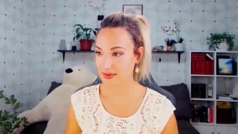 MillaXQueen online show from October 15, 3:56 pm