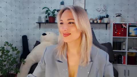 MillaXQueen online show from March 25, 3:07 pm