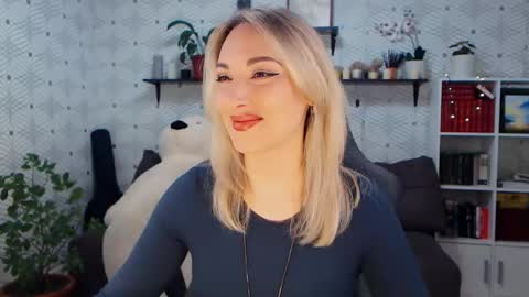 MillaXQueen online show from March 29, 5:40 am