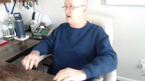 Snapshot of millenium0129 chatting on October 29, 5:25 pm millenium0129 online show from October 29, 5:25 pm