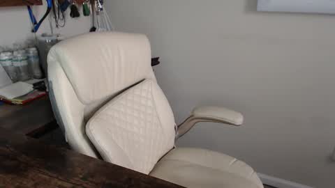 Snapshot of millenium0129 chatting on January 5, 5:27 pm millenium0129 online show from January 5, 5:27 pm