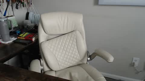 Snapshot of millenium0129 chatting on February 24, 5:00 pm millenium0129 online show from February 24, 5:00 pm