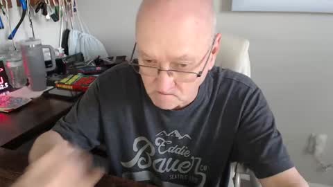 Snapshot of millenium0129 chatting on March 5, 5:42 pm millenium0129 online show from March 5, 5:42 pm