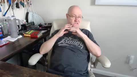 Snapshot of millenium0129 chatting on March 6, 7:21 pm millenium0129 online show from March 6, 7:21 pm