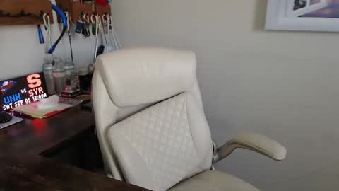 Snapshot of millenium0129 chatting on March 10, 6:24 pm millenium0129 online show from March 10, 6:24 pm