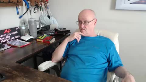 Snapshot of millenium0129 chatting on March 23, 4:33 pm millenium0129 online show from March 23, 4:33 pm