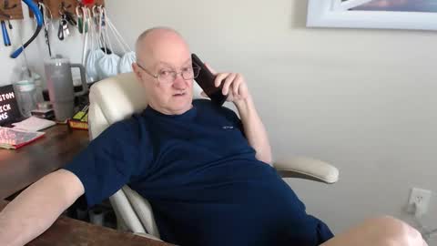 Snapshot of millenium0129 chatting on March 25, 6:36 pm millenium0129 online show from March 25, 6:36 pm