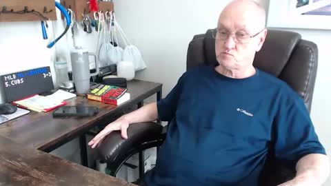 Snapshot of millenium0129 chatting on April 2, 2:37 pm millenium0129 online show from April 2, 2:37 pm