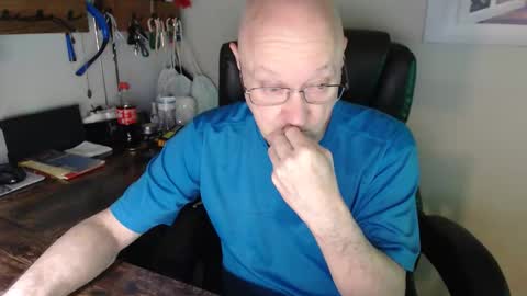 Snapshot of millenium0129 chatting on April 4, 2:21 am millenium0129 online show from April 4, 2:21 am