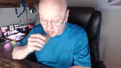 Snapshot of millenium0129 chatting on April 5, 12:41 am millenium0129 online show from April 5, 12:41 am