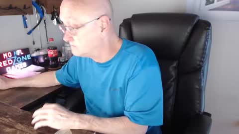 Snapshot of millenium0129 chatting on April 6, 12:19 am millenium0129 online show from April 6, 12:19 am