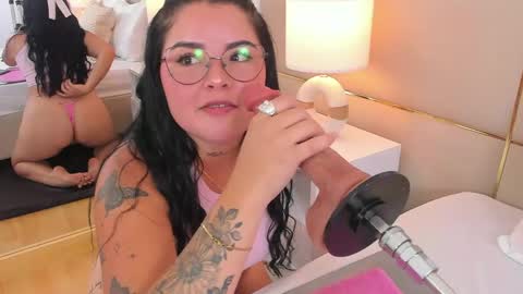 Snapshot of millerchloe chatting on April 30, 1:17 pm Chloe Miller online show from April 30, 1:17 pm