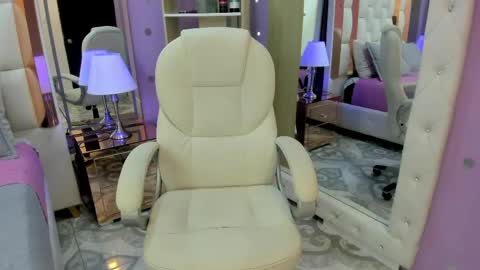Snapshot of millers_rousse chatting on April 17, 12:19 pm millers_rousse online show from April 17, 12:19 pm