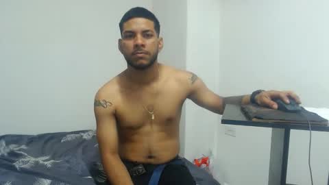 Snapshot of millerthh chatting on March 19, 1:09 am millerthh online show from March 19, 1:09 am