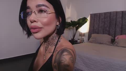 Snapshot of milliejhonson chatting on January 17, 12:59 am Mila online show from January 17, 12:59 am