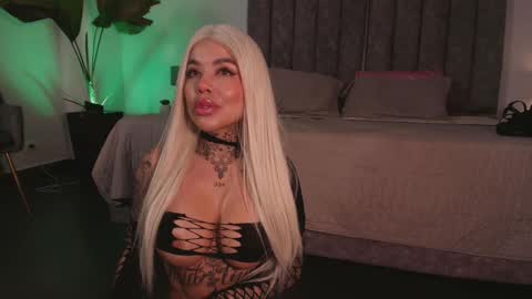 Snapshot of milliejhonson chatting on March 10, 11:48 am Mila online show from March 10, 11:48 am