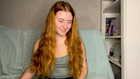 Snapshot of milly_milliy chatting on December 4, 5:33 pm Milly online show from December 4, 5:33 pm