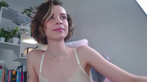 Snapshot of milly_ross23 chatting on January 4, 9:43 am Milly online show from January 4, 9:43 am