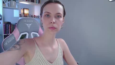 Snapshot of milly_ross23 chatting on February 17, 7:15 am Milly online show from February 17, 7:15 am