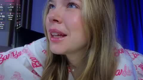 Snapshot of milly_shy chatting on January 15, 6:51 am Milly online show from January 15, 6:51 am