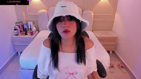 millyevans1 online show from May 13, 3:37 am