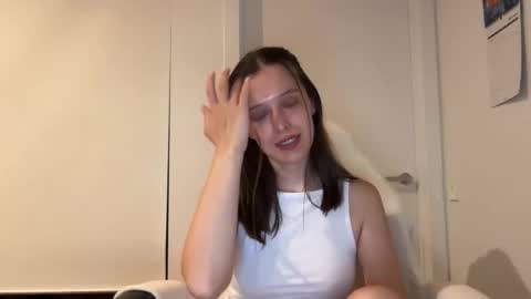 Snapshot of millypetite chatting on October 9, 8:56 am Milly online show from October 9, 8:56 am