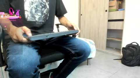 Milo Cruz online show from April 3, 5:05 am