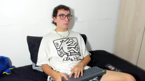 milogm_ online show from July 1, 7:46 pm