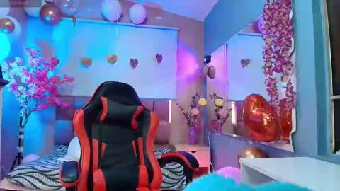 Snapshot of milu_beluci chatting on February 16, 1:29 pm Milu Belucci online show from February 16, 1:29 pm