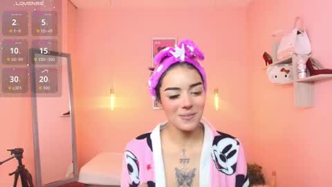 milu_carbajal_x online show from December 18, 8:15 pm