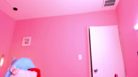 Snapshot of milu_carbajal_x chatting on February 20, 10:49 am milu_carbajal_x online show from February 20, 10:49 am