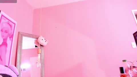 Snapshot of milu_carbajal_x chatting on March 4, 4:07 am milu_carbajal_x online show from March 4, 4:07 am