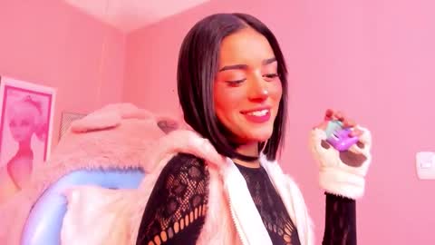 Snapshot of milu_carbajal_x chatting on March 21, 8:52 am milu_carbajal_x online show from March 21, 8:52 am