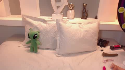 Snapshot of milu_w4llace chatting on September 20, 1:39 am Milu Wallace online show from September 20, 1:39 am
