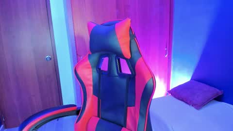 Snapshot of milufontier chatting on March 6, 3:47 am Milu Fontier online show from March 6, 3:47 am