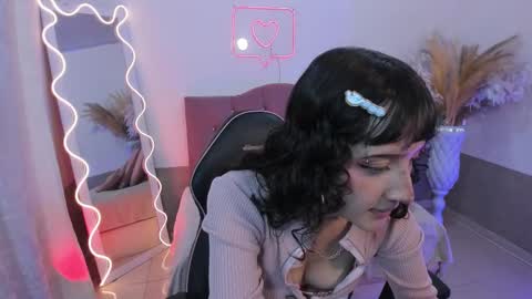 Snapshot of mily_tay chatting on March 6, 12:01 pm mily_tay online show from March 6, 12:01 pm